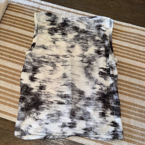 ATHLETA Breezy Twist Tank Black & White Like New Size Small - Picture 6 of 6
